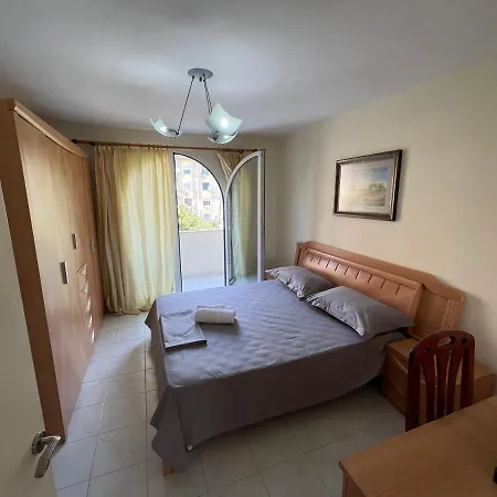 Flora Center Apartment *